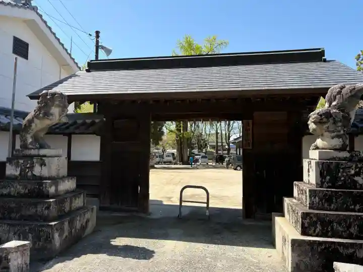 素盞嗚神社の{uncategorized: "未分類", other: "その他", undefined: "問題あり", building: "その他建物", grave: "お墓", sacred_gate: "鳥居", guardian: "狛犬", statue: "像", buddha: "仏像", history: "歴史", nature: "自然", garden: "庭園", animal: "動物", pagoda: "塔", temizu: "手水舎", mountain_gate: "山門・神門", sanctuary: "本殿・本堂", subordinate: "末社・摂社", art: "芸術", scenery: "景色", jizo: "地蔵", ema: "絵馬", goshuin: "御朱印", omikuji: "おみくじ", items: "授与品その他", amulet: "お守り", goshuincho: "御朱印帳", eats: "食事", festival: "お祭り", votive_dance: "神楽", shichigosan: "七五三参", wedding: "結婚式", experience: "体験その他", initially: "初詣", around: "周辺", anti_infection: "感染症対策"}