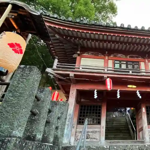 若宮八幡宮の山門・神門