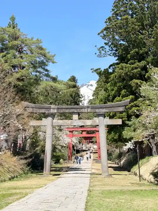 奥富士出雲神社の{uncategorized: "未分類", other: "その他", undefined: "問題あり", building: "その他建物", grave: "お墓", sacred_gate: "鳥居", guardian: "狛犬", statue: "像", buddha: "仏像", history: "歴史", nature: "自然", garden: "庭園", animal: "動物", pagoda: "塔", temizu: "手水舎", mountain_gate: "山門・神門", sanctuary: "本殿・本堂", subordinate: "末社・摂社", art: "芸術", scenery: "景色", jizo: "地蔵", ema: "絵馬", goshuin: "御朱印", omikuji: "おみくじ", items: "授与品その他", amulet: "お守り", goshuincho: "御朱印帳", eats: "食事", festival: "お祭り", votive_dance: "神楽", shichigosan: "七五三参", wedding: "結婚式", experience: "体験その他", initially: "初詣", around: "周辺", anti_infection: "感染症対策"}