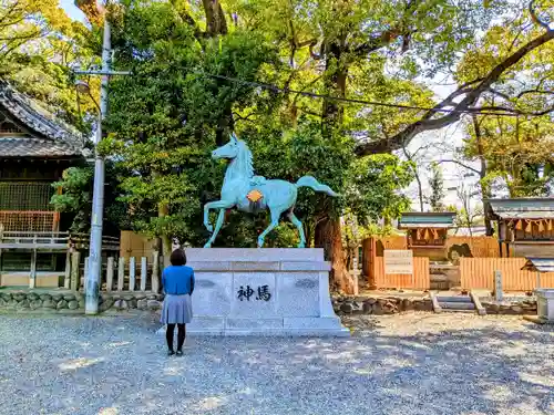 川原神社の像