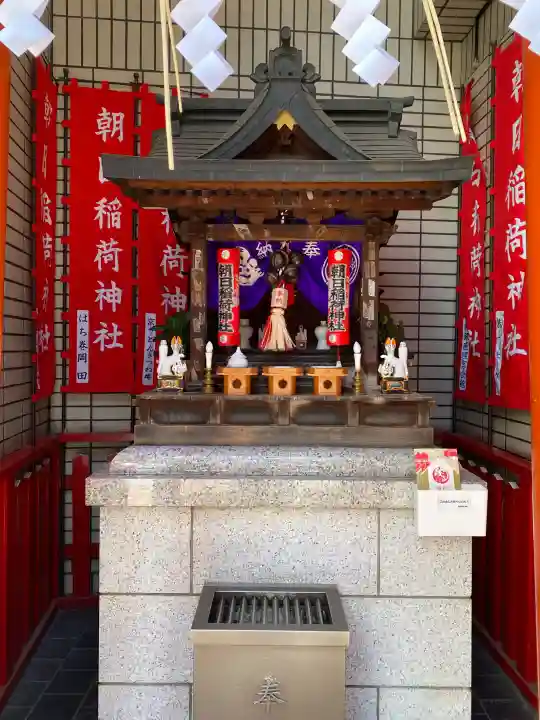 朝日稲荷神社の{uncategorized: "未分類", other: "その他", undefined: "問題あり", building: "その他建物", grave: "お墓", sacred_gate: "鳥居", guardian: "狛犬", statue: "像", buddha: "仏像", history: "歴史", nature: "自然", garden: "庭園", animal: "動物", pagoda: "塔", temizu: "手水舎", mountain_gate: "山門・神門", sanctuary: "本殿・本堂", subordinate: "末社・摂社", art: "芸術", scenery: "景色", jizo: "地蔵", ema: "絵馬", goshuin: "御朱印", omikuji: "おみくじ", items: "授与品その他", amulet: "お守り", goshuincho: "御朱印帳", eats: "食事", festival: "お祭り", votive_dance: "神楽", shichigosan: "七五三参", wedding: "結婚式", experience: "体験その他", initially: "初詣", around: "周辺", anti_infection: "感染症対策"}