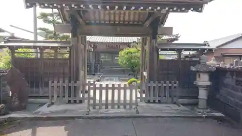 荘園寺の山門