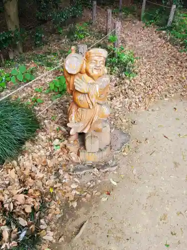 玉敷神社の像