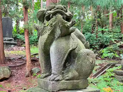 羽黒神社の狛犬