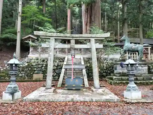 洞川八幡宮の{uncategorized: "未分類", other: "その他", undefined: "問題あり", building: "その他建物", grave: "お墓", sacred_gate: "鳥居", guardian: "狛犬", statue: "像", buddha: "仏像", history: "歴史", nature: "自然", garden: "庭園", animal: "動物", pagoda: "塔", temizu: "手水舎", mountain_gate: "山門・神門", sanctuary: "本殿・本堂", subordinate: "末社・摂社", art: "芸術", scenery: "景色", jizo: "地蔵", ema: "絵馬", goshuin: "御朱印", omikuji: "おみくじ", items: "授与品その他", amulet: "お守り", goshuincho: "御朱印帳", eats: "食事", festival: "お祭り", votive_dance: "神楽", shichigosan: "七五三参", wedding: "結婚式", experience: "体験その他", initially: "初詣", around: "周辺", anti_infection: "感染症対策"}