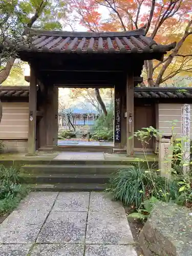 瑞泉寺の山門