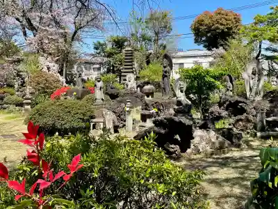 明治寺の{uncategorized: "未分類", other: "その他", undefined: "問題あり", building: "その他建物", grave: "お墓", sacred_gate: "鳥居", guardian: "狛犬", statue: "像", buddha: "仏像", history: "歴史", nature: "自然", garden: "庭園", animal: "動物", pagoda: "塔", temizu: "手水舎", mountain_gate: "山門・神門", sanctuary: "本殿・本堂", subordinate: "末社・摂社", art: "芸術", scenery: "景色", jizo: "地蔵", ema: "絵馬", goshuin: "御朱印", omikuji: "おみくじ", items: "授与品その他", amulet: "お守り", goshuincho: "御朱印帳", eats: "食事", festival: "お祭り", votive_dance: "神楽", shichigosan: "七五三参", wedding: "結婚式", experience: "体験その他", initially: "初詣", around: "周辺", anti_infection: "感染症対策"}