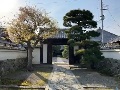 聖衆来迎寺の山門