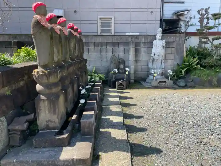慶運寺の{uncategorized: "未分類", other: "その他", undefined: "問題あり", building: "その他建物", grave: "お墓", sacred_gate: "鳥居", guardian: "狛犬", statue: "像", buddha: "仏像", history: "歴史", nature: "自然", garden: "庭園", animal: "動物", pagoda: "塔", temizu: "手水舎", mountain_gate: "山門・神門", sanctuary: "本殿・本堂", subordinate: "末社・摂社", art: "芸術", scenery: "景色", jizo: "地蔵", ema: "絵馬", goshuin: "御朱印", omikuji: "おみくじ", items: "授与品その他", amulet: "お守り", goshuincho: "御朱印帳", eats: "食事", festival: "お祭り", votive_dance: "神楽", shichigosan: "七五三参", wedding: "結婚式", experience: "体験その他", initially: "初詣", around: "周辺", anti_infection: "感染症対策"}