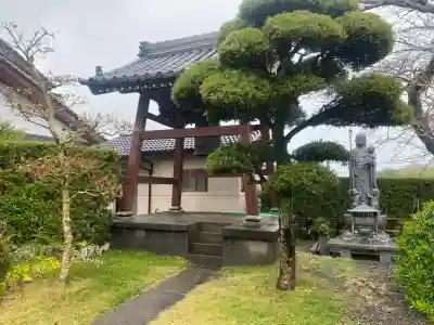 光明寺の{uncategorized: "未分類", other: "その他", undefined: "問題あり", building: "その他建物", grave: "お墓", sacred_gate: "鳥居", guardian: "狛犬", statue: "像", buddha: "仏像", history: "歴史", nature: "自然", garden: "庭園", animal: "動物", pagoda: "塔", temizu: "手水舎", mountain_gate: "山門・神門", sanctuary: "本殿・本堂", subordinate: "末社・摂社", art: "芸術", scenery: "景色", jizo: "地蔵", ema: "絵馬", goshuin: "御朱印", omikuji: "おみくじ", items: "授与品その他", amulet: "お守り", goshuincho: "御朱印帳", eats: "食事", festival: "お祭り", votive_dance: "神楽", shichigosan: "七五三参", wedding: "結婚式", experience: "体験その他", initially: "初詣", around: "周辺", anti_infection: "感染症対策"}