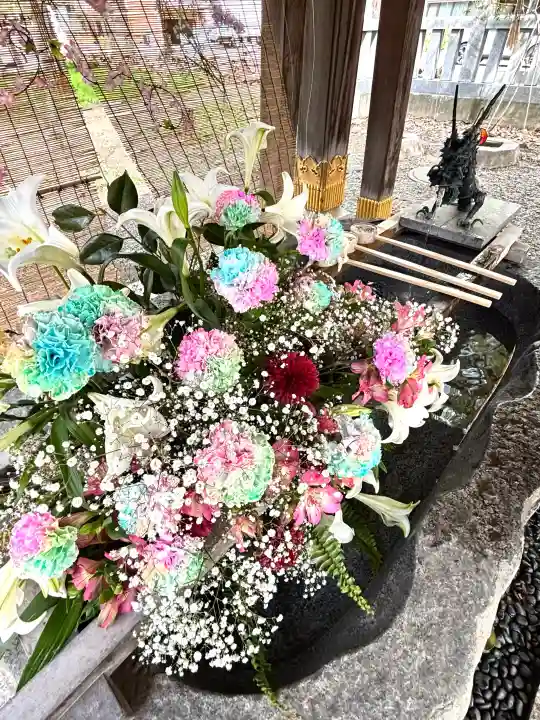 彌彦神社 (伊夜日子神社)の{uncategorized: "未分類", other: "その他", undefined: "問題あり", building: "その他建物", grave: "お墓", sacred_gate: "鳥居", guardian: "狛犬", statue: "像", buddha: "仏像", history: "歴史", nature: "自然", garden: "庭園", animal: "動物", pagoda: "塔", temizu: "手水舎", mountain_gate: "山門・神門", sanctuary: "本殿・本堂", subordinate: "末社・摂社", art: "芸術", scenery: "景色", jizo: "地蔵", ema: "絵馬", goshuin: "御朱印", omikuji: "おみくじ", items: "授与品その他", amulet: "お守り", goshuincho: "御朱印帳", eats: "食事", festival: "お祭り", votive_dance: "神楽", shichigosan: "七五三参", wedding: "結婚式", experience: "体験その他", initially: "初詣", around: "周辺", anti_infection: "感染症対策"}