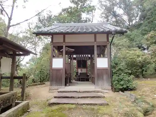 辛国社（東大寺境内社）の本殿