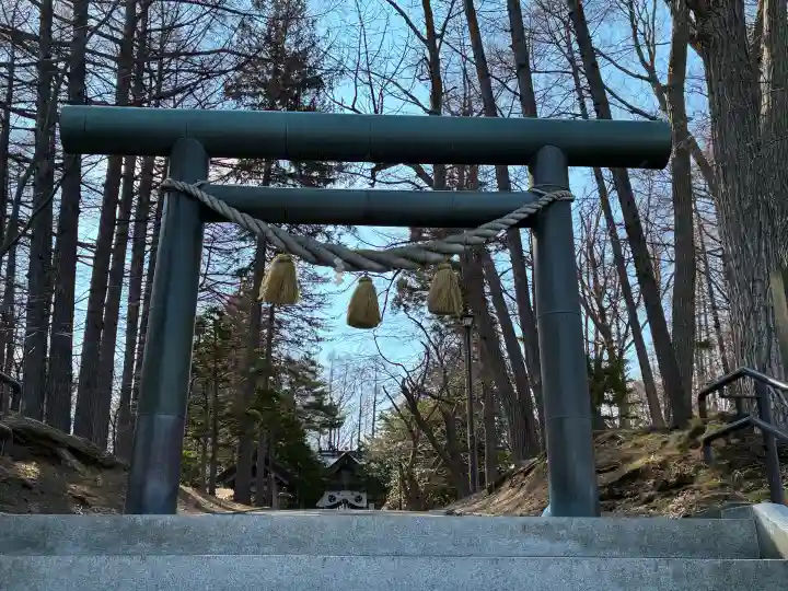 大谷地神社の{uncategorized: "未分類", other: "その他", undefined: "問題あり", building: "その他建物", grave: "お墓", sacred_gate: "鳥居", guardian: "狛犬", statue: "像", buddha: "仏像", history: "歴史", nature: "自然", garden: "庭園", animal: "動物", pagoda: "塔", temizu: "手水舎", mountain_gate: "山門・神門", sanctuary: "本殿・本堂", subordinate: "末社・摂社", art: "芸術", scenery: "景色", jizo: "地蔵", ema: "絵馬", goshuin: "御朱印", omikuji: "おみくじ", items: "授与品その他", amulet: "お守り", goshuincho: "御朱印帳", eats: "食事", festival: "お祭り", votive_dance: "神楽", shichigosan: "七五三参", wedding: "結婚式", experience: "体験その他", initially: "初詣", around: "周辺", anti_infection: "感染症対策"}