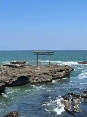 大洗磯前神社の{uncategorized: "未分類", other: "その他", undefined: "問題あり", building: "その他建物", grave: "お墓", sacred_gate: "鳥居", guardian: "狛犬", statue: "像", buddha: "仏像", history: "歴史", nature: "自然", garden: "庭園", animal: "動物", pagoda: "塔", temizu: "手水舎", mountain_gate: "山門・神門", sanctuary: "本殿・本堂", subordinate: "末社・摂社", art: "芸術", scenery: "景色", jizo: "地蔵", ema: "絵馬", goshuin: "御朱印", omikuji: "おみくじ", items: "授与品その他", amulet: "お守り", goshuincho: "御朱印帳", eats: "食事", festival: "お祭り", votive_dance: "神楽", shichigosan: "七五三参", wedding: "結婚式", experience: "体験その他", initially: "初詣", around: "周辺", anti_infection: "感染症対策"}