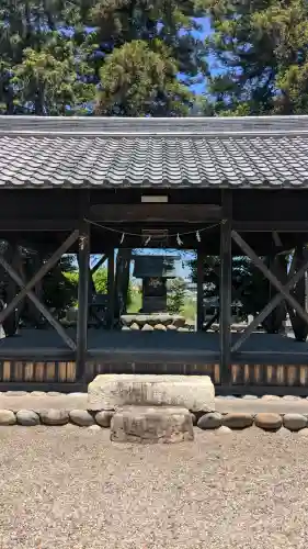 神明神社の{uncategorized: "未分類", other: "その他", undefined: "問題あり", building: "その他建物", grave: "お墓", sacred_gate: "鳥居", guardian: "狛犬", statue: "像", buddha: "仏像", history: "歴史", nature: "自然", garden: "庭園", animal: "動物", pagoda: "塔", temizu: "手水舎", mountain_gate: "山門・神門", sanctuary: "本殿・本堂", subordinate: "末社・摂社", art: "芸術", scenery: "景色", jizo: "地蔵", ema: "絵馬", goshuin: "御朱印", omikuji: "おみくじ", items: "授与品その他", amulet: "お守り", goshuincho: "御朱印帳", eats: "食事", festival: "お祭り", votive_dance: "神楽", shichigosan: "七五三参", wedding: "結婚式", experience: "体験その他", initially: "初詣", around: "周辺", anti_infection: "感染症対策"}