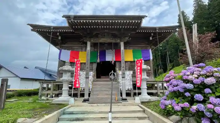 宝沢山 薬師寺の本殿