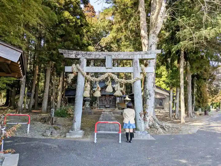 石曽根諏訪神社の鳥居