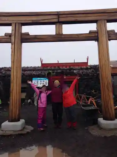 富士山頂上浅間大社奥宮の鳥居