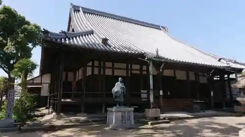 願得寺の本殿