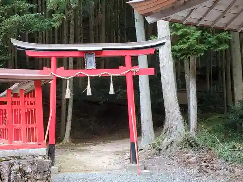 二村神社の末社・摂社