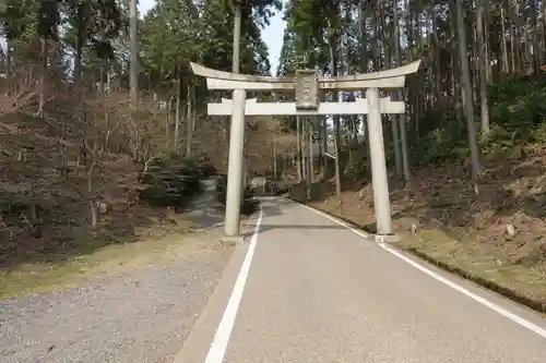 猿丸神社の鳥居