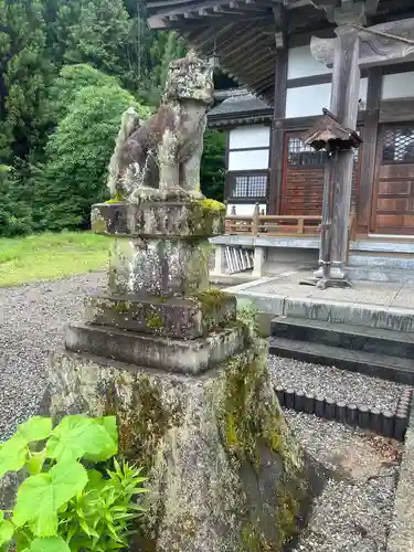白鳥神社の狛犬