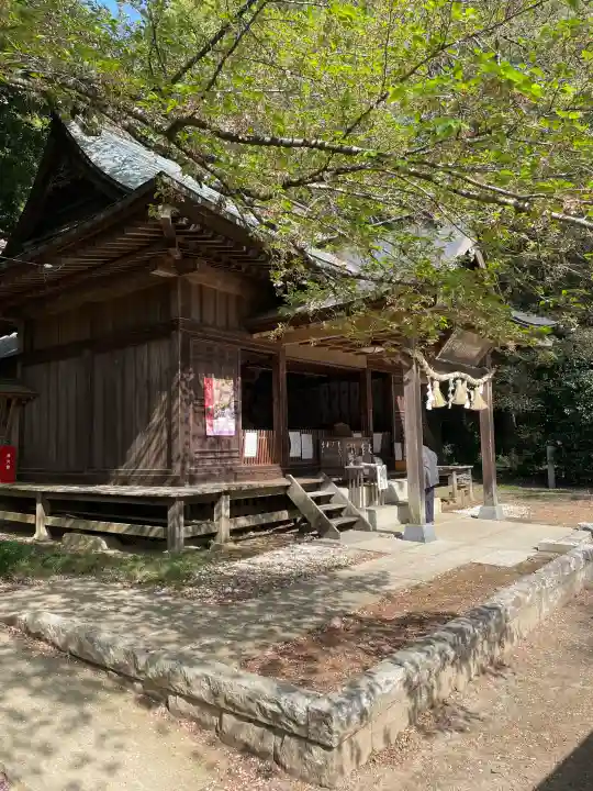 磯部稲村神社の{uncategorized: "未分類", other: "その他", undefined: "問題あり", building: "その他建物", grave: "お墓", sacred_gate: "鳥居", guardian: "狛犬", statue: "像", buddha: "仏像", history: "歴史", nature: "自然", garden: "庭園", animal: "動物", pagoda: "塔", temizu: "手水舎", mountain_gate: "山門・神門", sanctuary: "本殿・本堂", subordinate: "末社・摂社", art: "芸術", scenery: "景色", jizo: "地蔵", ema: "絵馬", goshuin: "御朱印", omikuji: "おみくじ", items: "授与品その他", amulet: "お守り", goshuincho: "御朱印帳", eats: "食事", festival: "お祭り", votive_dance: "神楽", shichigosan: "七五三参", wedding: "結婚式", experience: "体験その他", initially: "初詣", around: "周辺", anti_infection: "感染症対策"}