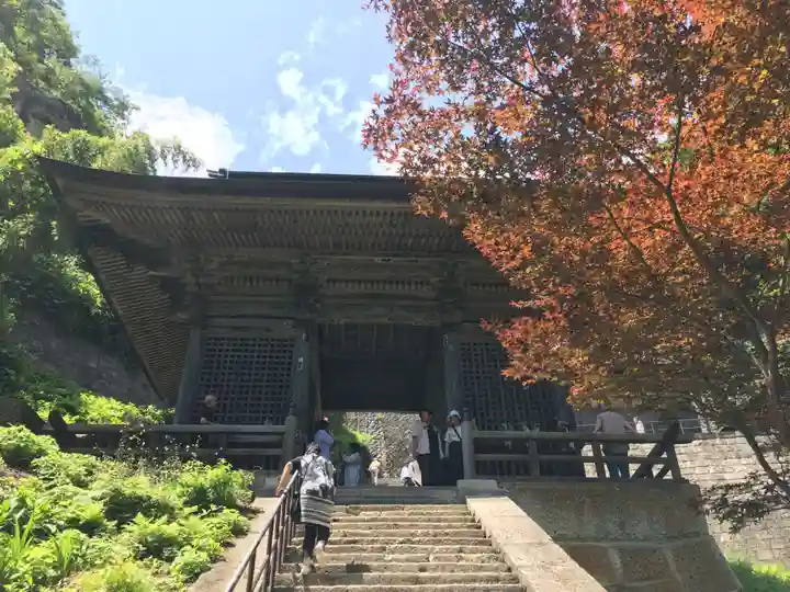 宝珠山 立石寺の山門・神門