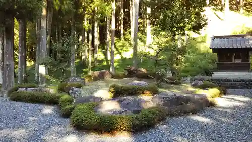 川口八幡神社の庭園