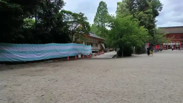 賀茂御祖神社(下鴨神社)の{uncategorized: "未分類", other: "その他", undefined: "問題あり", building: "その他建物", grave: "お墓", sacred_gate: "鳥居", guardian: "狛犬", statue: "像", buddha: "仏像", history: "歴史", nature: "自然", garden: "庭園", animal: "動物", pagoda: "塔", temizu: "手水舎", mountain_gate: "山門・神門", sanctuary: "本殿・本堂", subordinate: "末社・摂社", art: "芸術", scenery: "景色", jizo: "地蔵", ema: "絵馬", goshuin: "御朱印", omikuji: "おみくじ", items: "授与品その他", amulet: "お守り", goshuincho: "御朱印帳", eats: "食事", festival: "お祭り", votive_dance: "神楽", shichigosan: "七五三参", wedding: "結婚式", experience: "体験その他", initially: "初詣", around: "周辺", anti_infection: "感染症対策"}
