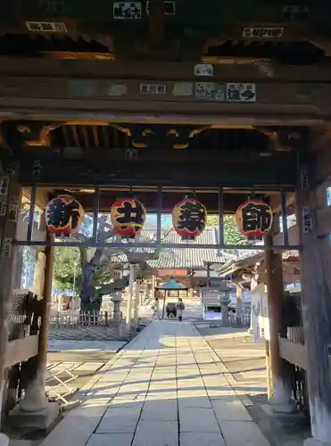 新井薬師（梅照院）の山門・神門