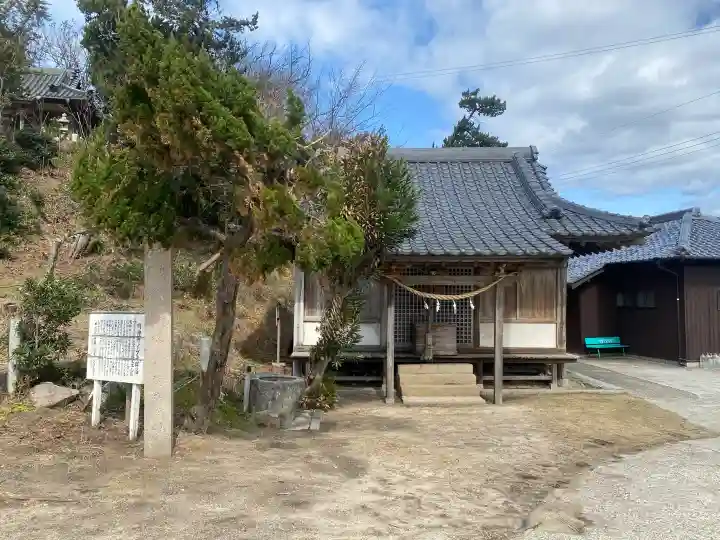 西濱神社の{uncategorized: "未分類", other: "その他", undefined: "問題あり", building: "その他建物", grave: "お墓", sacred_gate: "鳥居", guardian: "狛犬", statue: "像", buddha: "仏像", history: "歴史", nature: "自然", garden: "庭園", animal: "動物", pagoda: "塔", temizu: "手水舎", mountain_gate: "山門・神門", sanctuary: "本殿・本堂", subordinate: "末社・摂社", art: "芸術", scenery: "景色", jizo: "地蔵", ema: "絵馬", goshuin: "御朱印", omikuji: "おみくじ", items: "授与品その他", amulet: "お守り", goshuincho: "御朱印帳", eats: "食事", festival: "お祭り", votive_dance: "神楽", shichigosan: "七五三参", wedding: "結婚式", experience: "体験その他", initially: "初詣", around: "周辺", anti_infection: "感染症対策"}