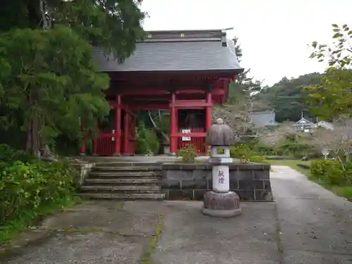 日運寺の山門