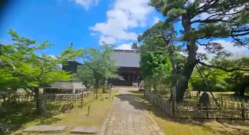 滑河山龍正院の{uncategorized: "未分類", other: "その他", undefined: "問題あり", building: "その他建物", grave: "お墓", sacred_gate: "鳥居", guardian: "狛犬", statue: "像", buddha: "仏像", history: "歴史", nature: "自然", garden: "庭園", animal: "動物", pagoda: "塔", temizu: "手水舎", mountain_gate: "山門・神門", sanctuary: "本殿・本堂", subordinate: "末社・摂社", art: "芸術", scenery: "景色", jizo: "地蔵", ema: "絵馬", goshuin: "御朱印", omikuji: "おみくじ", items: "授与品その他", amulet: "お守り", goshuincho: "御朱印帳", eats: "食事", festival: "お祭り", votive_dance: "神楽", shichigosan: "七五三参", wedding: "結婚式", experience: "体験その他", initially: "初詣", around: "周辺", anti_infection: "感染症対策"}
