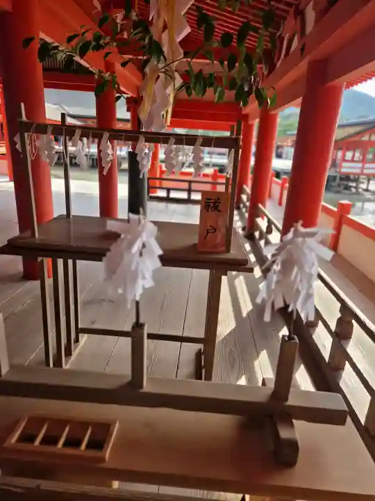 厳島神社の{uncategorized: "未分類", other: "その他", undefined: "問題あり", building: "その他建物", grave: "お墓", sacred_gate: "鳥居", guardian: "狛犬", statue: "像", buddha: "仏像", history: "歴史", nature: "自然", garden: "庭園", animal: "動物", pagoda: "塔", temizu: "手水舎", mountain_gate: "山門・神門", sanctuary: "本殿・本堂", subordinate: "末社・摂社", art: "芸術", scenery: "景色", jizo: "地蔵", ema: "絵馬", goshuin: "御朱印", omikuji: "おみくじ", items: "授与品その他", amulet: "お守り", goshuincho: "御朱印帳", eats: "食事", festival: "お祭り", votive_dance: "神楽", shichigosan: "七五三参", wedding: "結婚式", experience: "体験その他", initially: "初詣", around: "周辺", anti_infection: "感染症対策"}