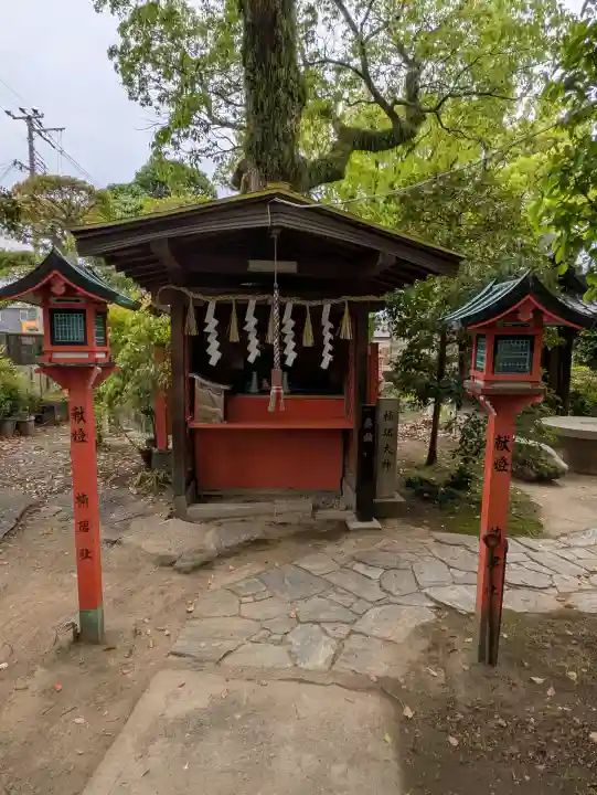 東の宮恵美須神社の{uncategorized: "未分類", other: "その他", undefined: "問題あり", building: "その他建物", grave: "お墓", sacred_gate: "鳥居", guardian: "狛犬", statue: "像", buddha: "仏像", history: "歴史", nature: "自然", garden: "庭園", animal: "動物", pagoda: "塔", temizu: "手水舎", mountain_gate: "山門・神門", sanctuary: "本殿・本堂", subordinate: "末社・摂社", art: "芸術", scenery: "景色", jizo: "地蔵", ema: "絵馬", goshuin: "御朱印", omikuji: "おみくじ", items: "授与品その他", amulet: "お守り", goshuincho: "御朱印帳", eats: "食事", festival: "お祭り", votive_dance: "神楽", shichigosan: "七五三参", wedding: "結婚式", experience: "体験その他", initially: "初詣", around: "周辺", anti_infection: "感染症対策"}