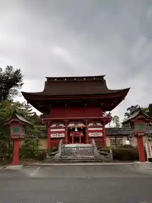 美濃國一宮　南宮大社の山門・神門
