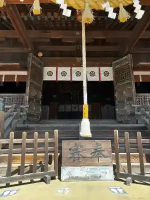 豊川進雄神社の{uncategorized: "未分類", other: "その他", undefined: "問題あり", building: "その他建物", grave: "お墓", sacred_gate: "鳥居", guardian: "狛犬", statue: "像", buddha: "仏像", history: "歴史", nature: "自然", garden: "庭園", animal: "動物", pagoda: "塔", temizu: "手水舎", mountain_gate: "山門・神門", sanctuary: "本殿・本堂", subordinate: "末社・摂社", art: "芸術", scenery: "景色", jizo: "地蔵", ema: "絵馬", goshuin: "御朱印", omikuji: "おみくじ", items: "授与品その他", amulet: "お守り", goshuincho: "御朱印帳", eats: "食事", festival: "お祭り", votive_dance: "神楽", shichigosan: "七五三参", wedding: "結婚式", experience: "体験その他", initially: "初詣", around: "周辺", anti_infection: "感染症対策"}