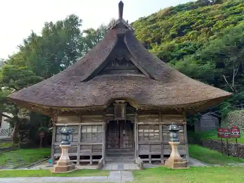 白山神社の本殿