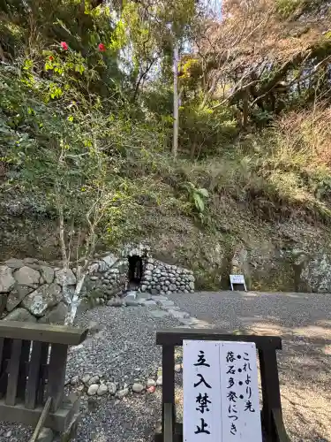 安房神社の{uncategorized: "未分類", other: "その他", undefined: "問題あり", building: "その他建物", grave: "お墓", sacred_gate: "鳥居", guardian: "狛犬", statue: "像", buddha: "仏像", history: "歴史", nature: "自然", garden: "庭園", animal: "動物", pagoda: "塔", temizu: "手水舎", mountain_gate: "山門・神門", sanctuary: "本殿・本堂", subordinate: "末社・摂社", art: "芸術", scenery: "景色", jizo: "地蔵", ema: "絵馬", goshuin: "御朱印", omikuji: "おみくじ", items: "授与品その他", amulet: "お守り", goshuincho: "御朱印帳", eats: "食事", festival: "お祭り", votive_dance: "神楽", shichigosan: "七五三参", wedding: "結婚式", experience: "体験その他", initially: "初詣", around: "周辺", anti_infection: "感染症対策"}