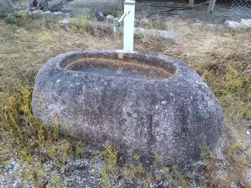 神明社の手水舎