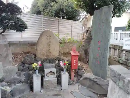 比翼塚（目黒不動尊）の本殿・本堂