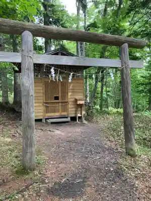 阿寒岳神社奥之院(北海道)