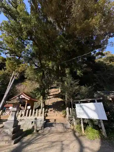 糸島市宇美八幡宮の{uncategorized: "未分類", other: "その他", undefined: "問題あり", building: "その他建物", grave: "お墓", sacred_gate: "鳥居", guardian: "狛犬", statue: "像", buddha: "仏像", history: "歴史", nature: "自然", garden: "庭園", animal: "動物", pagoda: "塔", temizu: "手水舎", mountain_gate: "山門・神門", sanctuary: "本殿・本堂", subordinate: "末社・摂社", art: "芸術", scenery: "景色", jizo: "地蔵", ema: "絵馬", goshuin: "御朱印", omikuji: "おみくじ", items: "授与品その他", amulet: "お守り", goshuincho: "御朱印帳", eats: "食事", festival: "お祭り", votive_dance: "神楽", shichigosan: "七五三参", wedding: "結婚式", experience: "体験その他", initially: "初詣", around: "周辺", anti_infection: "感染症対策"}