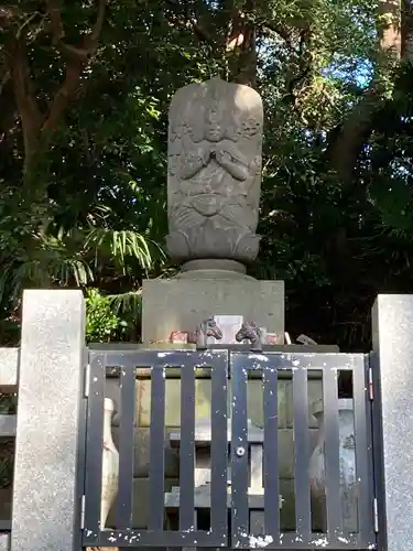 妙顕神社の像