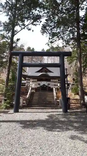 義經神社の鳥居