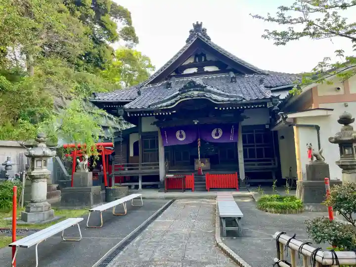 徳寿院の{uncategorized: "未分類", other: "その他", undefined: "問題あり", building: "その他建物", grave: "お墓", sacred_gate: "鳥居", guardian: "狛犬", statue: "像", buddha: "仏像", history: "歴史", nature: "自然", garden: "庭園", animal: "動物", pagoda: "塔", temizu: "手水舎", mountain_gate: "山門・神門", sanctuary: "本殿・本堂", subordinate: "末社・摂社", art: "芸術", scenery: "景色", jizo: "地蔵", ema: "絵馬", goshuin: "御朱印", omikuji: "おみくじ", items: "授与品その他", amulet: "お守り", goshuincho: "御朱印帳", eats: "食事", festival: "お祭り", votive_dance: "神楽", shichigosan: "七五三参", wedding: "結婚式", experience: "体験その他", initially: "初詣", around: "周辺", anti_infection: "感染症対策"}