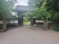 歓喜院本坊の山門・神門