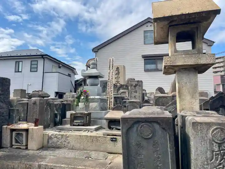 浄瀧寺の{uncategorized: "未分類", other: "その他", undefined: "問題あり", building: "その他建物", grave: "お墓", sacred_gate: "鳥居", guardian: "狛犬", statue: "像", buddha: "仏像", history: "歴史", nature: "自然", garden: "庭園", animal: "動物", pagoda: "塔", temizu: "手水舎", mountain_gate: "山門・神門", sanctuary: "本殿・本堂", subordinate: "末社・摂社", art: "芸術", scenery: "景色", jizo: "地蔵", ema: "絵馬", goshuin: "御朱印", omikuji: "おみくじ", items: "授与品その他", amulet: "お守り", goshuincho: "御朱印帳", eats: "食事", festival: "お祭り", votive_dance: "神楽", shichigosan: "七五三参", wedding: "結婚式", experience: "体験その他", initially: "初詣", around: "周辺", anti_infection: "感染症対策"}