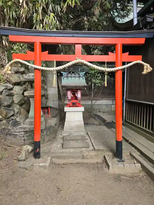 諏訪神社・諏訪山稲荷神社の{uncategorized: "未分類", other: "その他", undefined: "問題あり", building: "その他建物", grave: "お墓", sacred_gate: "鳥居", guardian: "狛犬", statue: "像", buddha: "仏像", history: "歴史", nature: "自然", garden: "庭園", animal: "動物", pagoda: "塔", temizu: "手水舎", mountain_gate: "山門・神門", sanctuary: "本殿・本堂", subordinate: "末社・摂社", art: "芸術", scenery: "景色", jizo: "地蔵", ema: "絵馬", goshuin: "御朱印", omikuji: "おみくじ", items: "授与品その他", amulet: "お守り", goshuincho: "御朱印帳", eats: "食事", festival: "お祭り", votive_dance: "神楽", shichigosan: "七五三参", wedding: "結婚式", experience: "体験その他", initially: "初詣", around: "周辺", anti_infection: "感染症対策"}